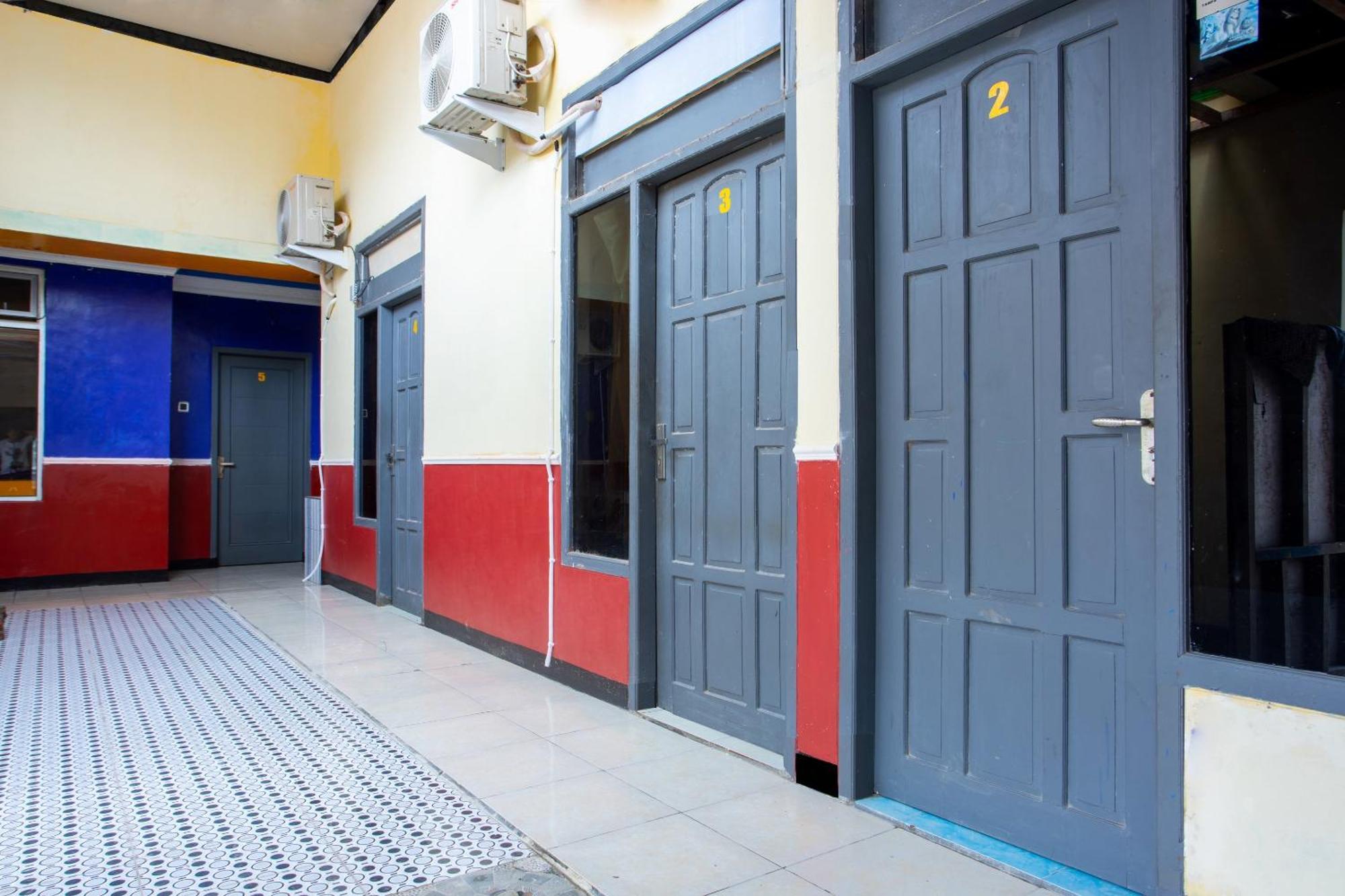 Spot On 2473 Buana Jaya Guest House Cilacap Dış mekan fotoğraf