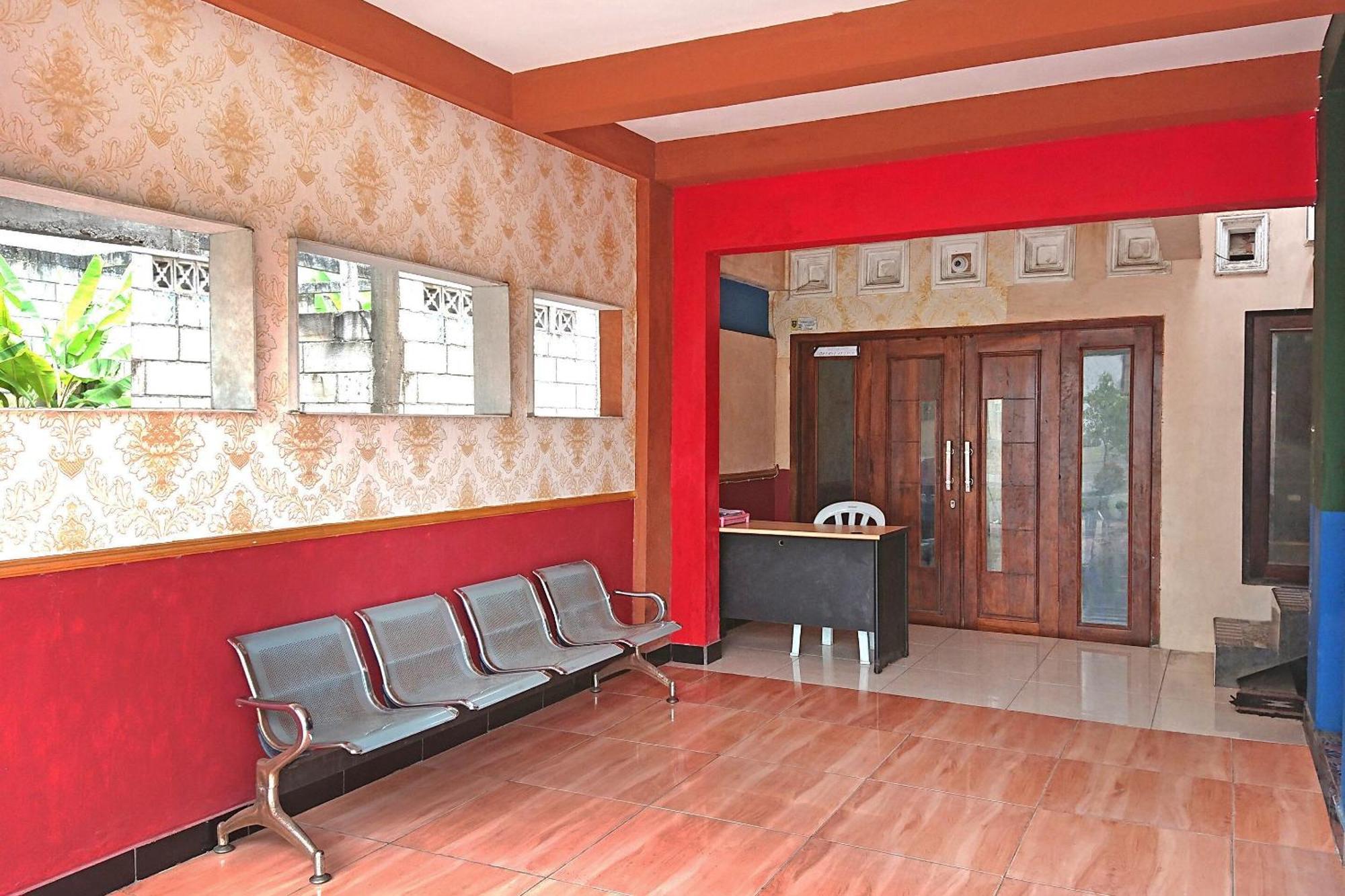 Spot On 2473 Buana Jaya Guest House Cilacap Dış mekan fotoğraf