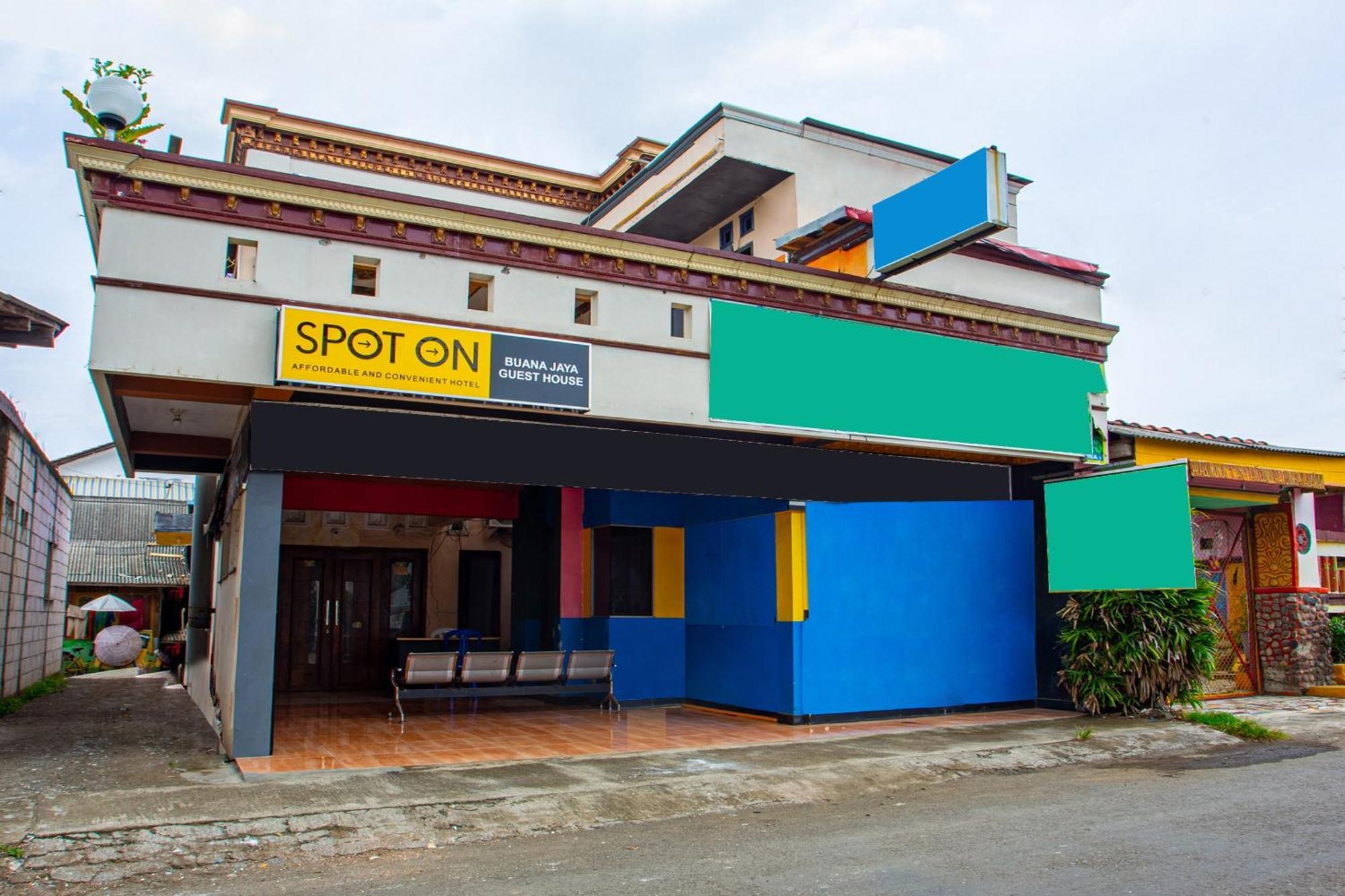 Spot On 2473 Buana Jaya Guest House Cilacap Dış mekan fotoğraf